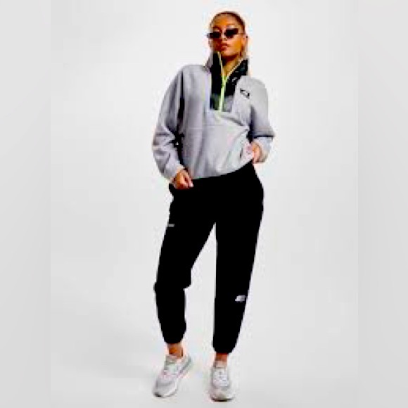 New Balance Tops - New Balance Wmns Spinnex Fleece Layer Top Women’s Size M Grey Multi
NWOT